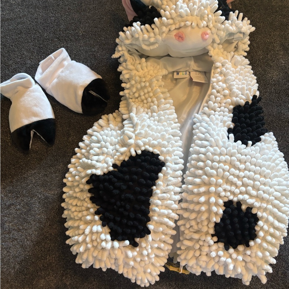 Adorable Cow-Themed Baby Costume